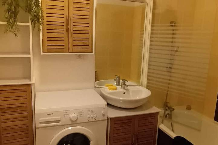 Entire apartment, Quiet residence 700m from Ax-les-Thermes town center. Pets allowed in Ax-les-Thermes, French Pyrenees