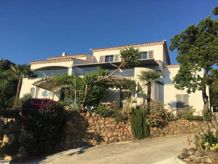 Gîte pour 4 personnes, avec piscine ainsi que vue et jardin à Eccica-Suarella - 3