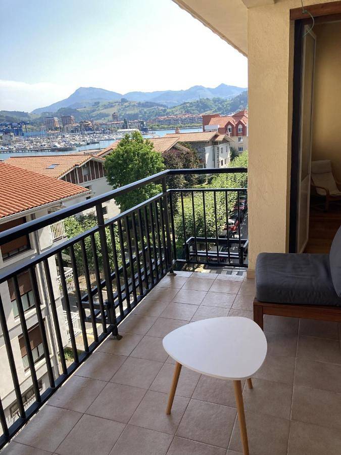 Gîte pour 5 personnes, avec vue ainsi que vue sur le lac et balcon à Zumaia - 2