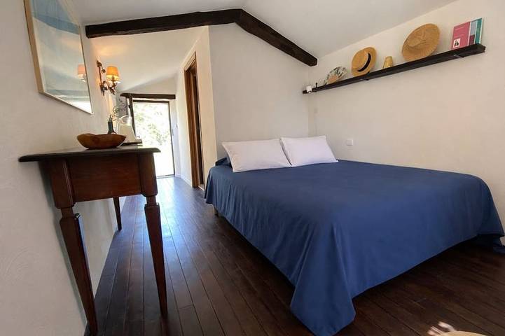 La chambre du Mazet, hébergement indépendant pour deux personnes in Fayence, Région de Draguignan