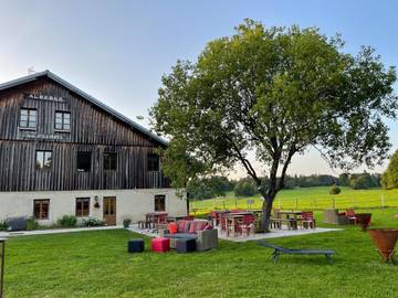 Hôtel pour 7 personnes, avec jardin, animaux acceptés à Hauterive-la-Fresse