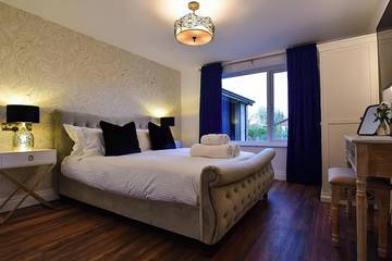 Log Cabin for 4 People in Blackpool, North West England, Photo 1