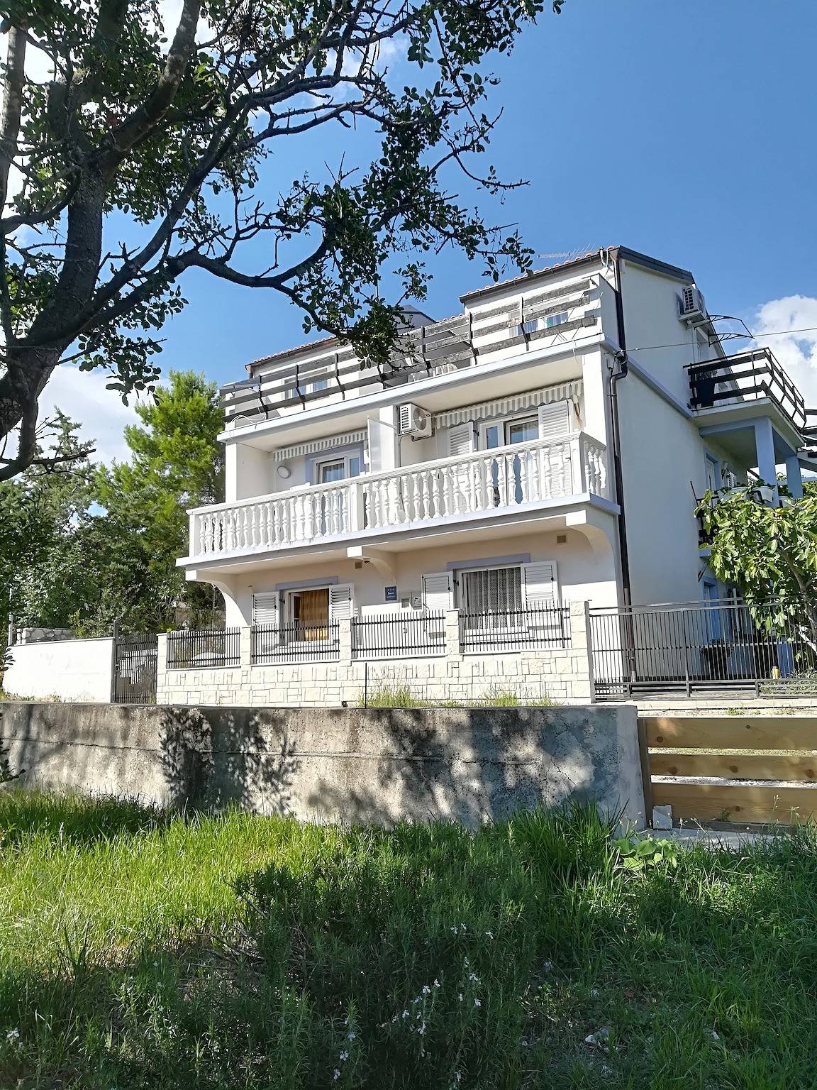 Ganze Wohnung, 1-Zimmer-Ferienwohnung mit Terrasse und Meerblick Novi Vinodolski A-15292-c in Novi Vinodolski, Primorje-Gorski Kotar