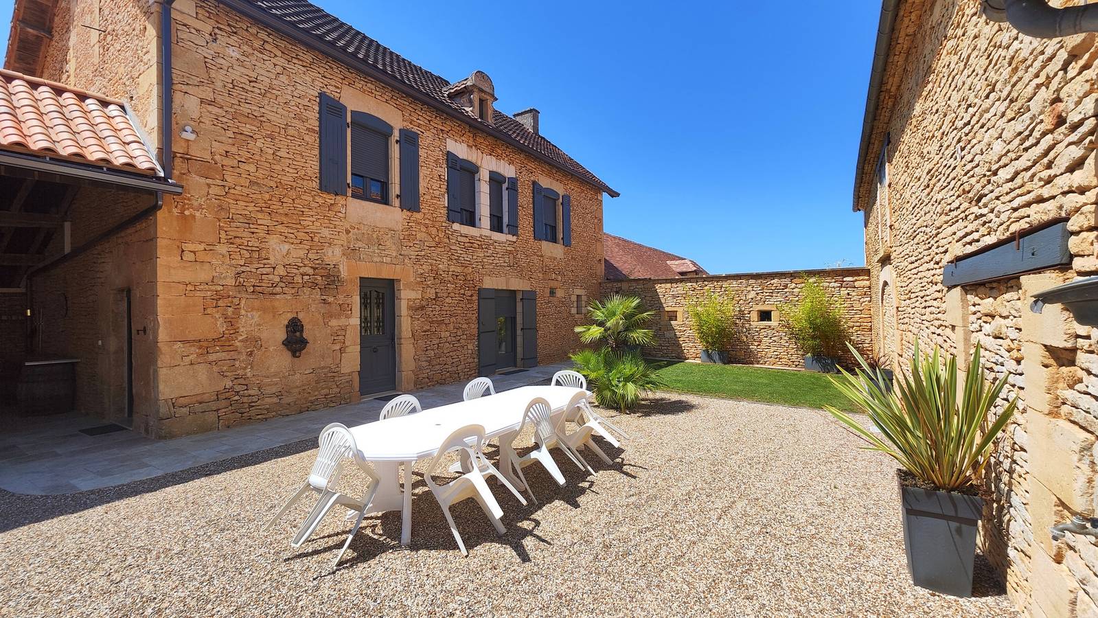 Charmant gîte de campagne pour 10 avec terrasse in Saint-Crépin-et-Carlucet, Périgord Noir