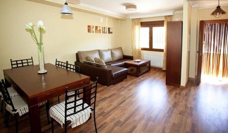 Casa rural para 8 personas, con piscina y balcón además de jacuzzi y jardín, Familias con niños en Güevéjar - 4