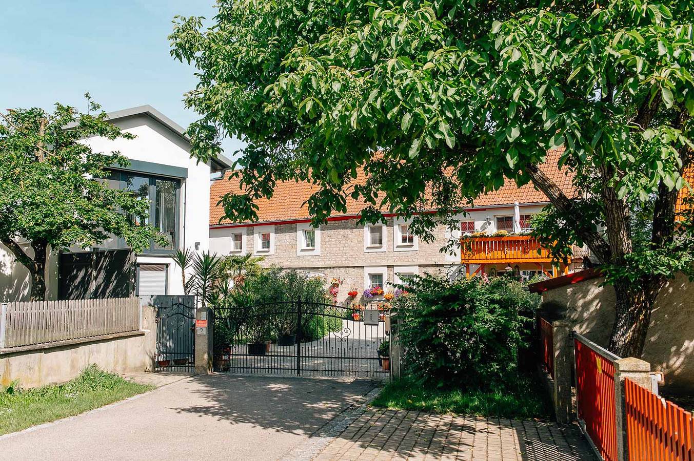 Apartment im Weinparadies - Modernes Apartment (40 qm) mit eigener Terrasse im mediterranen Garten in Weigenheim, Fränkisches Weinland