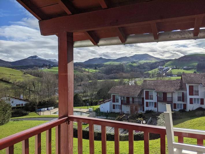 Gîte pour 4 personnes, avec vue ainsi que piscine et jardin à Souraïde - 3