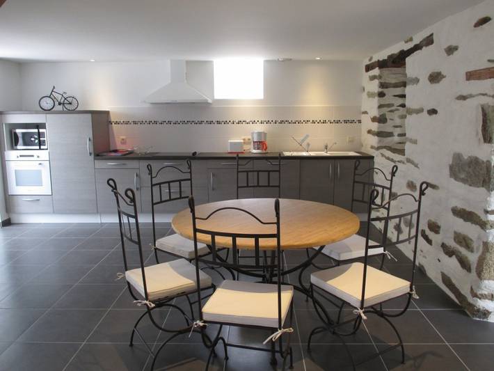 Gîte pour 6 personnes, avec terrasse ainsi que piscine et jardin à Langoat - 3