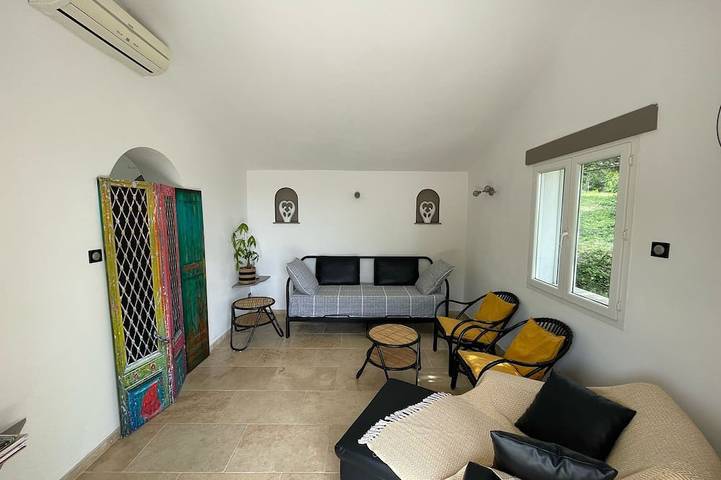 Gîte pour 7 personnes, avec terrasse et jardin à Orgnac-l'Aven - 4