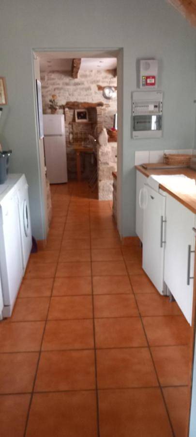 Gîte pour 4 personnes, avec terrasse et piscine à Larroque-Toirac