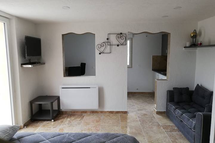 Gîte pour 2 personnes, avec terrasse, animaux acceptés à Peyroules - 3