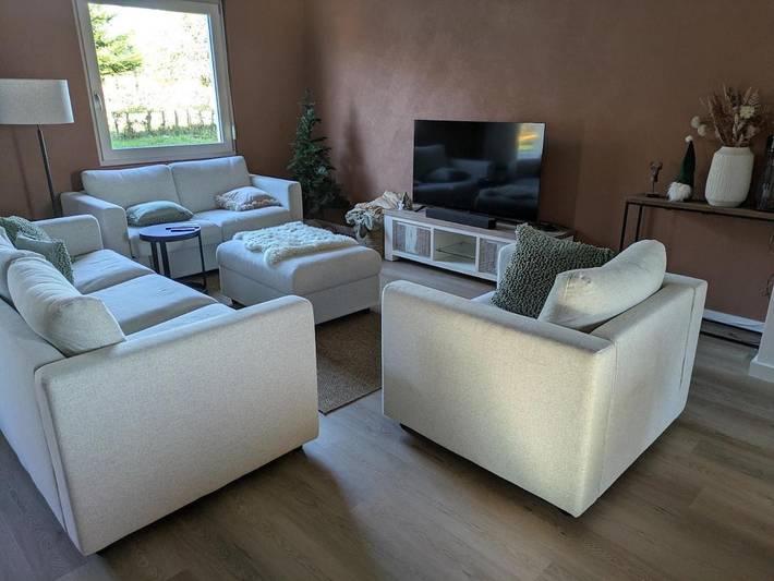 Location de vacances pour 12 personnes, avec Terrasse et Jardin dans La Neuville-aux-Joûtes
