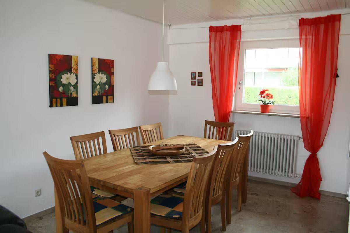 Casa Constantinus – Komfortables Ferienhaus mit Garten und Seenähe in Uhldingen-Mühlhofen in Unteruhldingen, Uhldingen-Mühlhofen