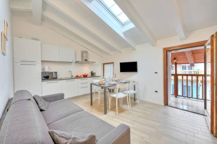 Ganze Wohnung, Arco Rocks 3 with Terrace and Views in Arco, Gardasee-Berge