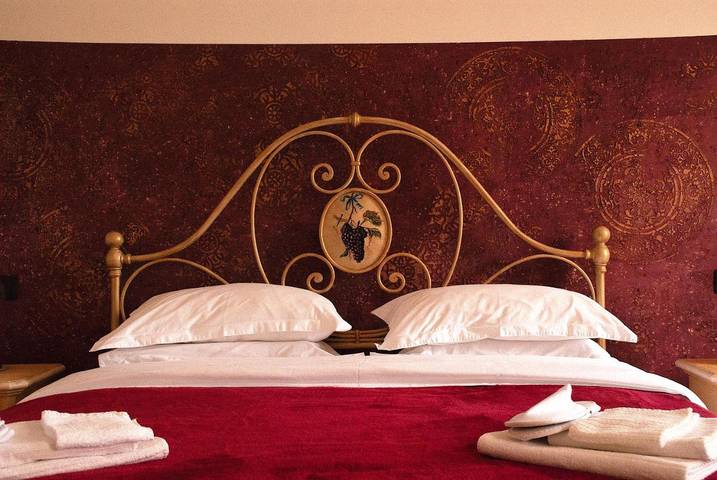 Ferienwohnung für 2 Personen, mit Balkon und Terrasse sowie Garten und Pool