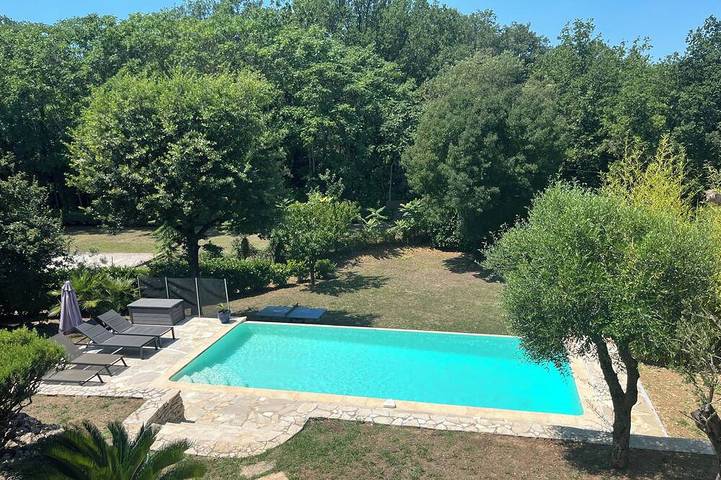 Villa for 6 people, with Hot tub and Terrace as well as Garden in Valbonne