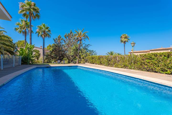 Holiday home for 4 people, with garden and terrace as well as pool in Santa Ponça