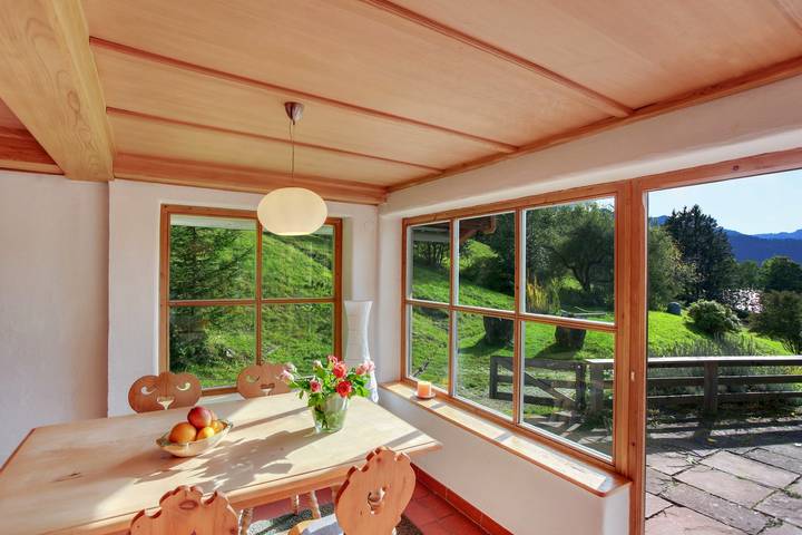 Romantisches Landhaus "Chalet am Brand" mit Garten, Grill & TV in Bayerische Alpen