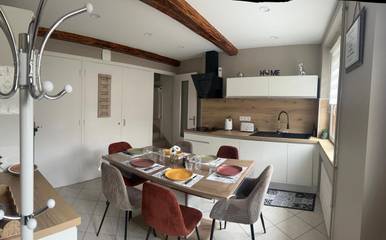 Location de vacances pour 10 personnes, avec jardin dans Aéroport Lyon Saint-Exupéry