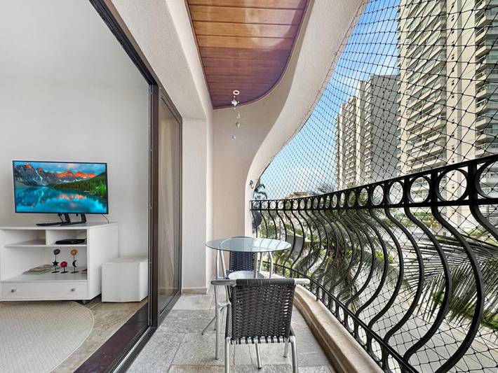 Casas e apartamentos de temporada para 7 pessoas, com balcão e vista, adaptado a crianças em Praia da Enseada (Guarujá)