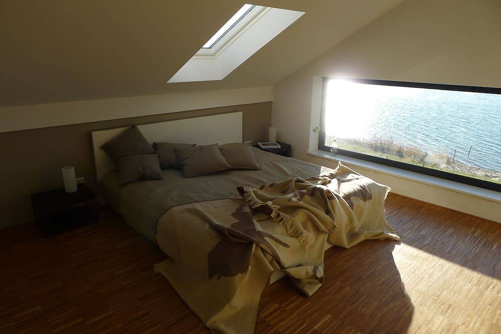 Großes Ferienhaus mit eigenem Strand, Kamin, Sauna, direkt am See, Nähe Leipzig in Löbnitz, Nordsachsen