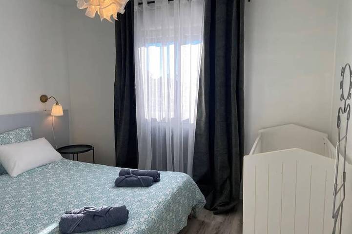 Gîte pour 6 personnes, avec terrasse ainsi que piscine et jardin