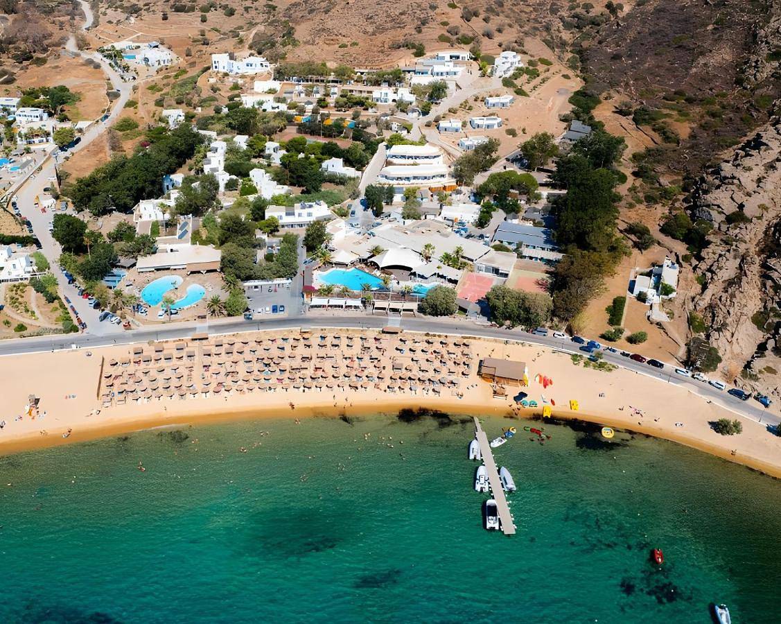 Farout Beachclub - Rooms & Camping in Mylopotas, Ios