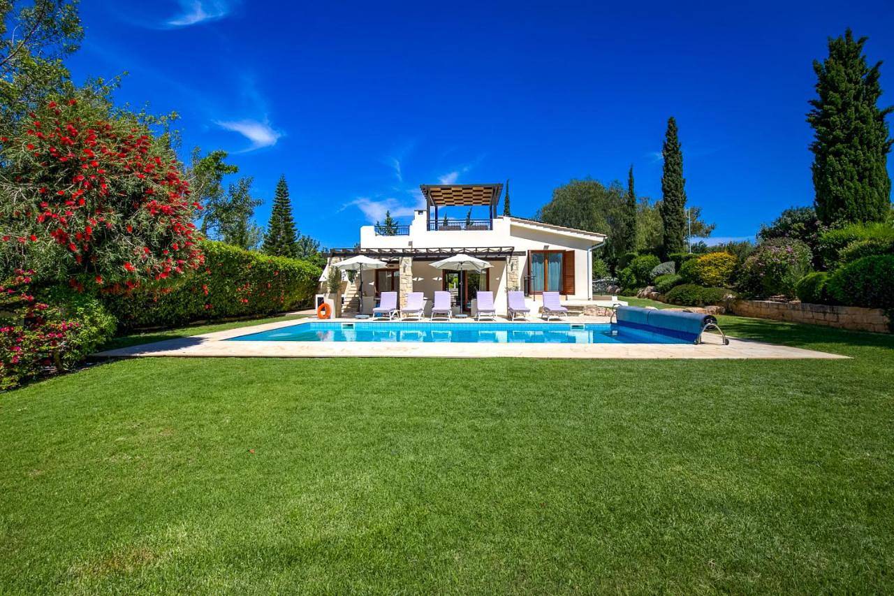 Villa Lara - 11, Spacious Villa with Large Garden and Private Pool on Aphrodite Hills in Kouklia Pafou, South Cyprus