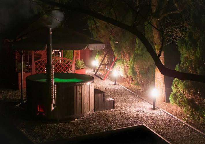 Dom dla 6 osób, z Balkon i Jacuzzi oraz Taras i Ogród w Zagórz