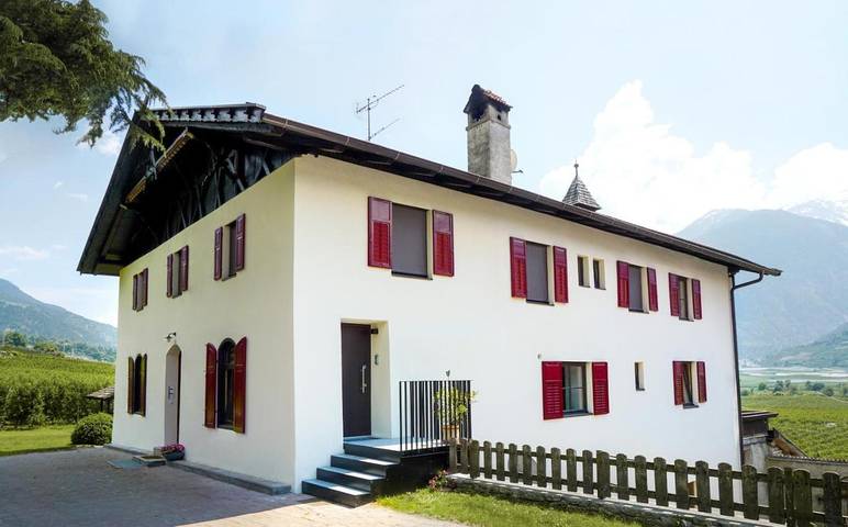 Ferienwohnung für 5 Personen, mit Garten und Pool sowie Ausblick in Schlanders