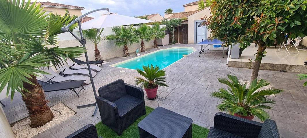 Cottage pour 6 personnes, avec vue ainsi que jardin et piscine à Florensac