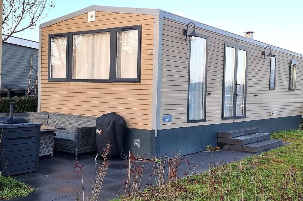 Modernes, junges Chalet mit Terrasse. Haustierfreundlich! in Oostkapelle, Walcheren