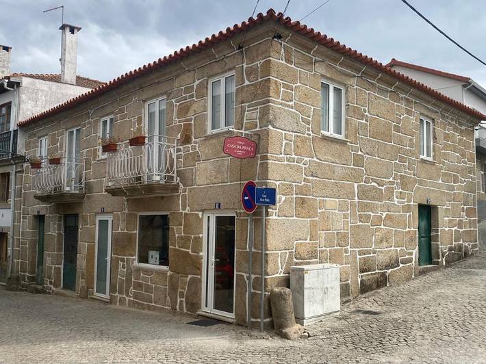 Gîte pour 7 personnes, avec terrasse et vue, animaux acceptés dans Vila Pouca de Aguiar