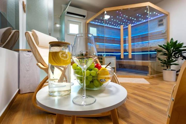 Ferienwohnung für 5 Personen, mit Balkon/Terrasse und Pool sowie Sauna in Palit