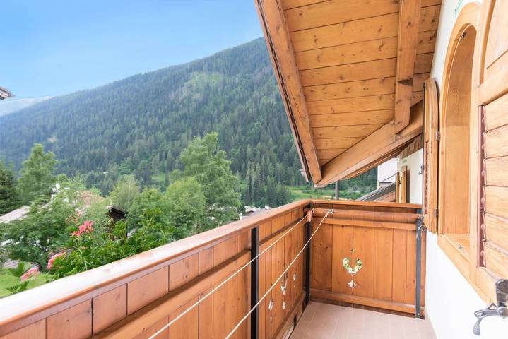 Entire apartment, Holiday Apartment "Bamby - Vioz" with Balcony, Garden & Mountain View in Celledizzo, Peio