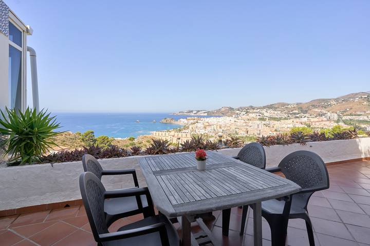 Holiday Home 'Trino' with Sea Views, Wi-Fi and Air Conditioning in Velilla-Taramay, Almuñecar