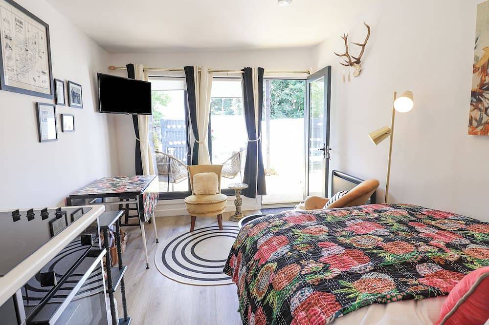 Creed Cabin, pet friendly, character holiday cottage in Stornoway in Lewis and Harris, Äußere Hebriden