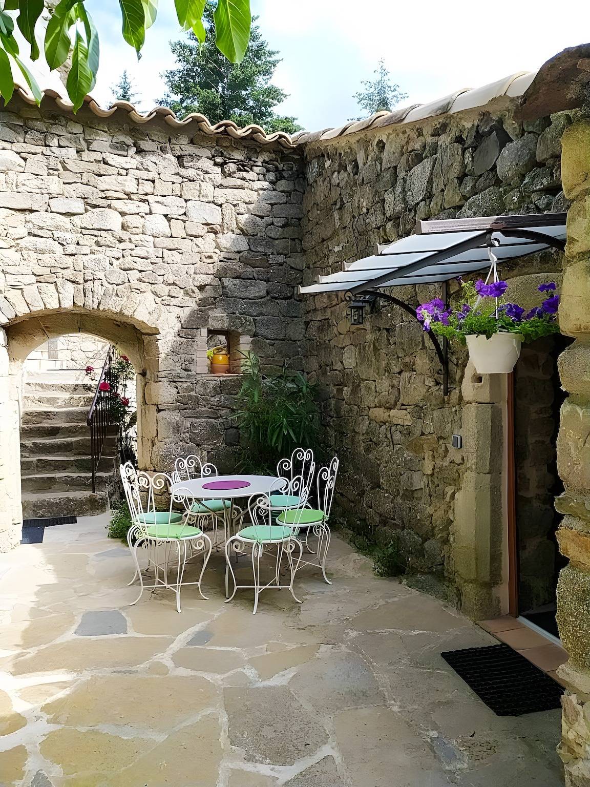Ganze Wohnung, Appartement „Les Mimosas Gite Du Mas Haut“ mit Bergblick, Wlan und Klimaanlage in Saint-Jean-du-Gard, Cevennen