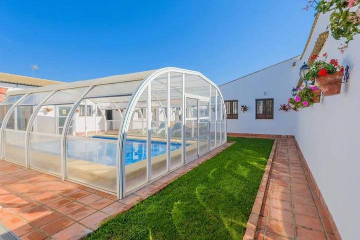 Hotel para 6 personas, con Terraza además de Jardín y Piscina en Posadas