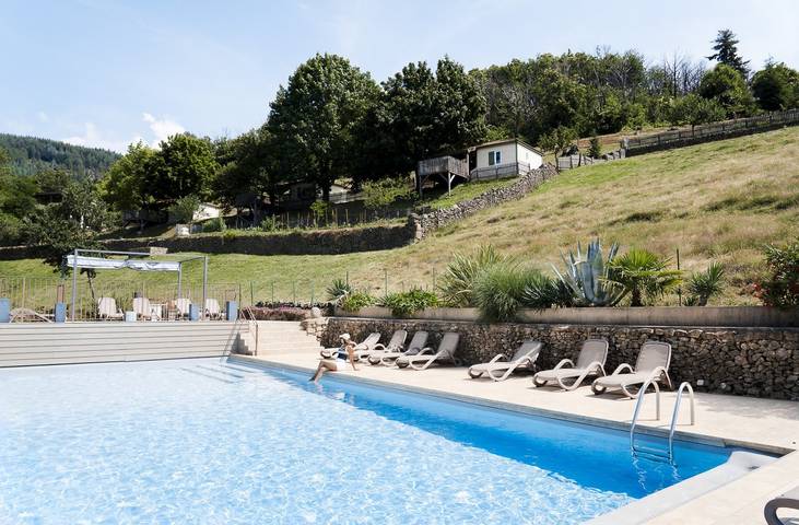 Gîte pour 6 personnes, avec piscine ainsi que jardin et terrasse à Asperjoc - 4