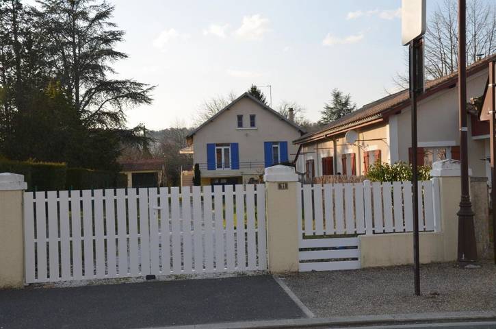 Location de vacances pour 6 personnes, avec Balcon ainsi que Terrasse et Jardin à Sarliac-sur-l'Isle