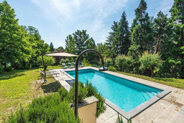 Location de vacances pour 10 personnes, avec vue ainsi que piscine et jardin dans Asti