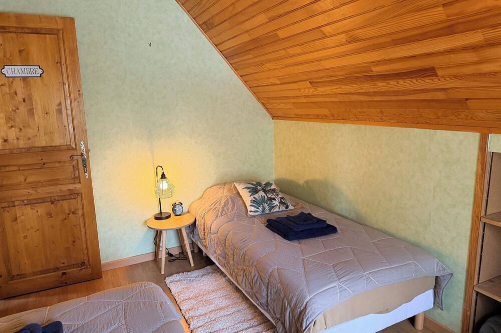 Maison de charme 6 pers avec grande terrasse – proche Salers et Puy Mary in Anglards-de-Salers, Parc naturel régional des Volcans d'Auvergne