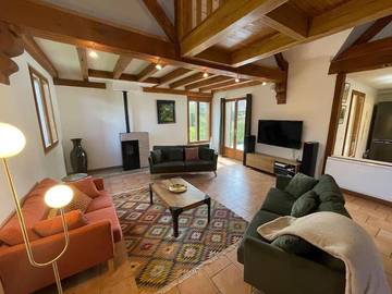 Location de vacances pour 14 personnes, avec jardin à Cresseveuille