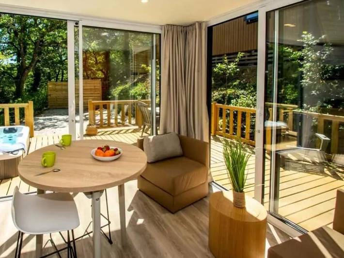 Camping Le Luberon | Pausado - Mobilhome 2 personnes - Cottage Evasion 2 Pièces Climatisé Spa Privatif in Apt, Parc naturel régional du Luberon