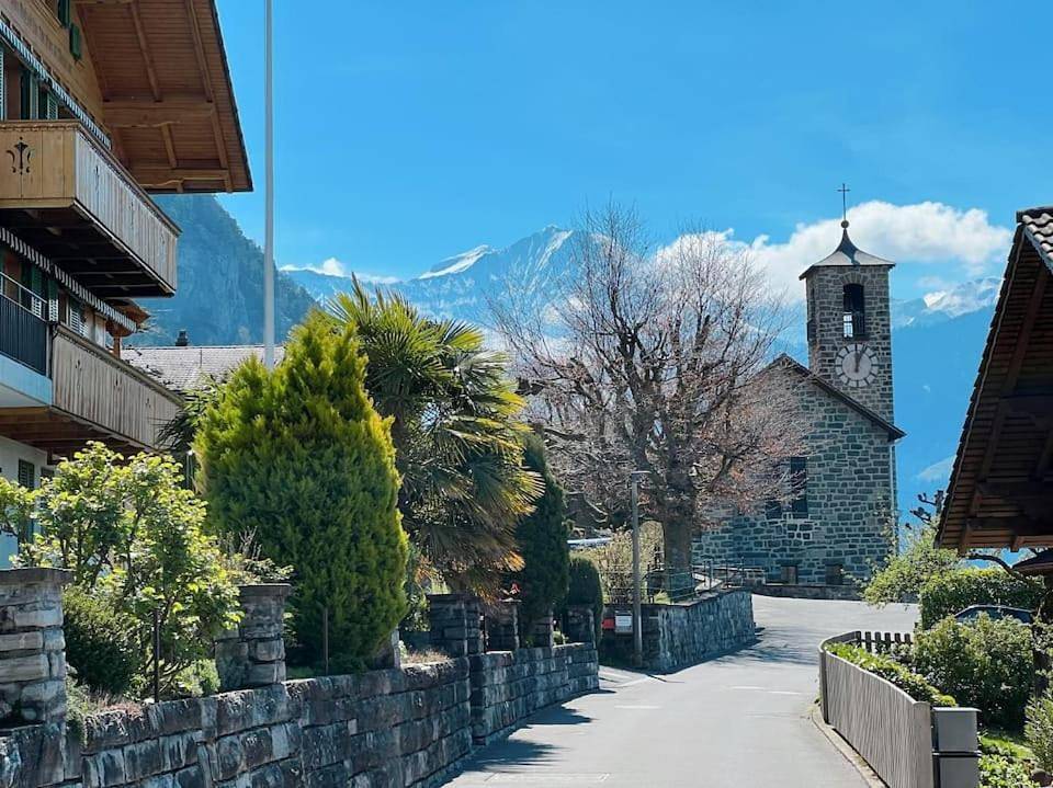 House with panoramic views of thе lake and mountains in Merligen, Sigriswil