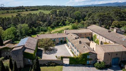 Location de vacances pour 14 personnes, avec terrasse et piscine à Laure-Minervois