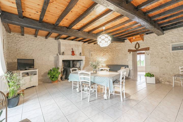 Gîte Les Hauts De L'estuaire con terraza privada, jardín privado y Wi-Fi in Boutenac-Touvent, Saintes region