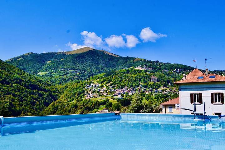 Agriturismo con piscina per 4 persone, con balcone e giardino sul Lago di Como