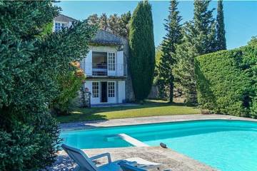 Cottage pour 8 personnes, avec jardin à Saint-Restitut
